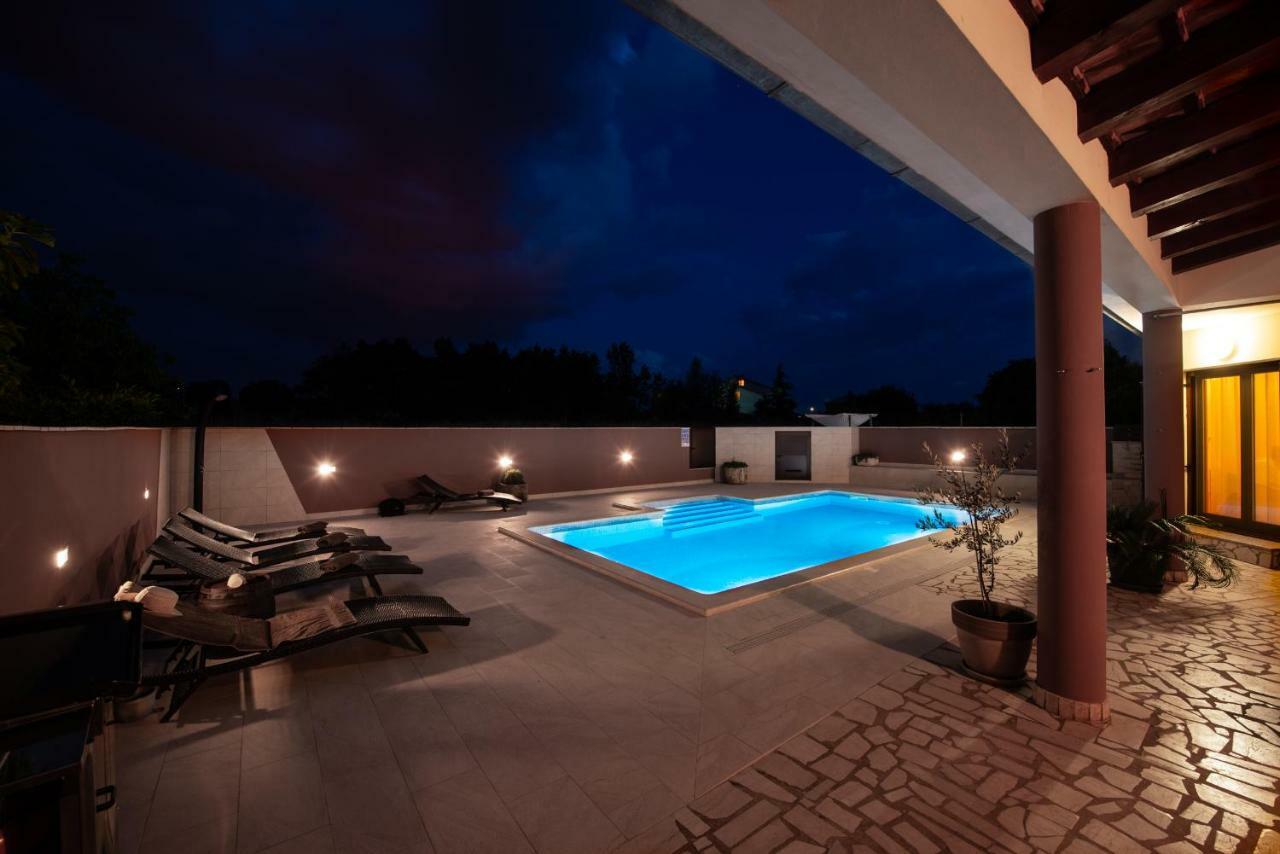 فاجانا Villa Komel With Pool المظهر الخارجي الصورة